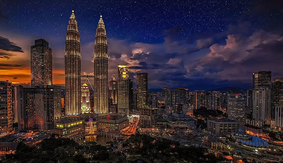 Maleisië Kuala Lumpur skyline nachtopname