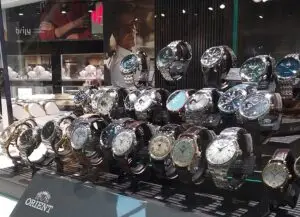 Verzameling van analoge horloges - wereldtijdinfo.nl