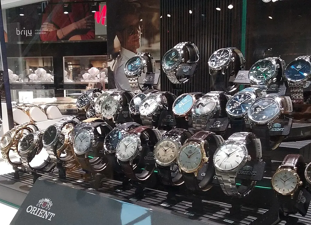 Verzameling van analoge horloges - wereldtijdinfo.nl