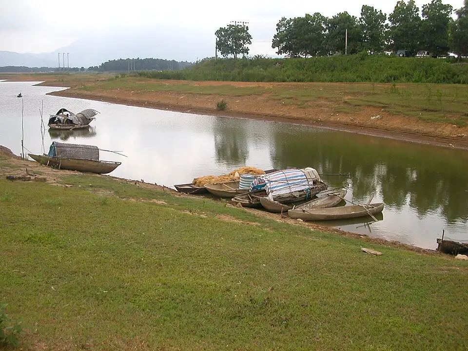 Vietnam bootjes bij Dong Mo meer