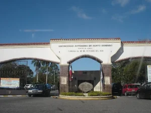 Dominicaanse Republiek, Universiteit in Santa Domingo