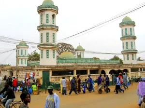 Gambia, moskee in Serekunda
