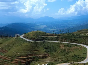 Nepal, landschap met kronkelwegen