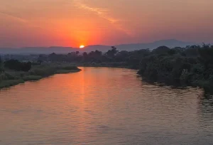 Zambia zonsondergang op de grens met Zimbabwe